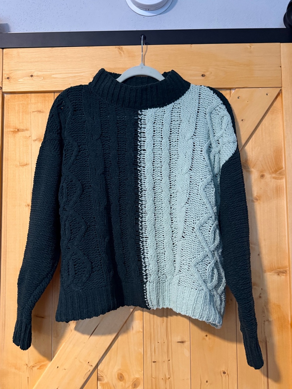 LOVE + ELLIE Two-Tone Green Colorblock Cable Knit Chenille Sweater Large